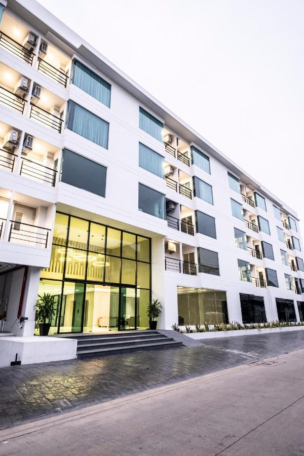 The Airport Courtyard Suvarnabhumi Airport Bangkok Exterior foto The hotel's entrance