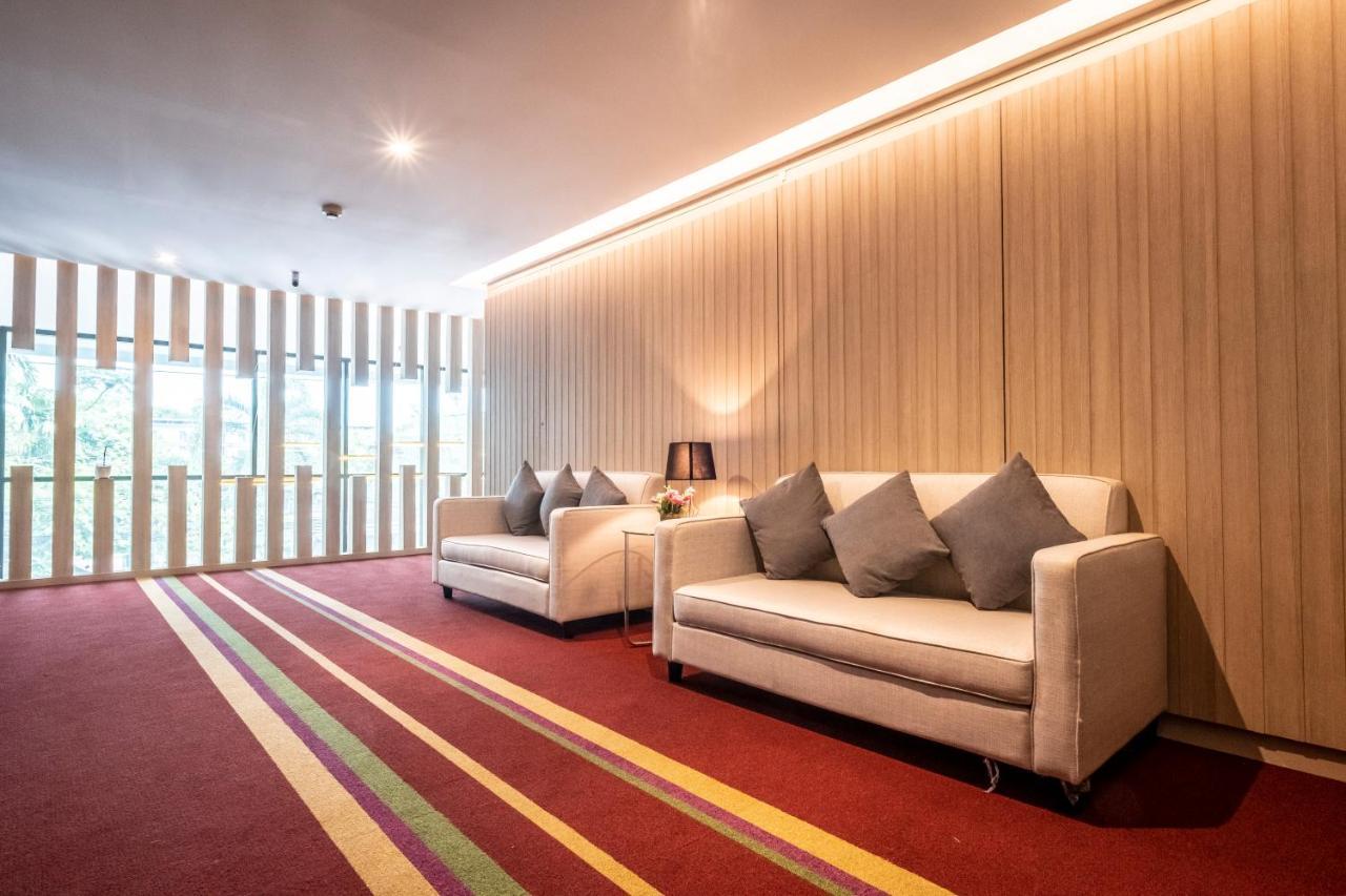 The Airport Courtyard Suvarnabhumi Airport Bangkok Exterior foto Interior of the hotel