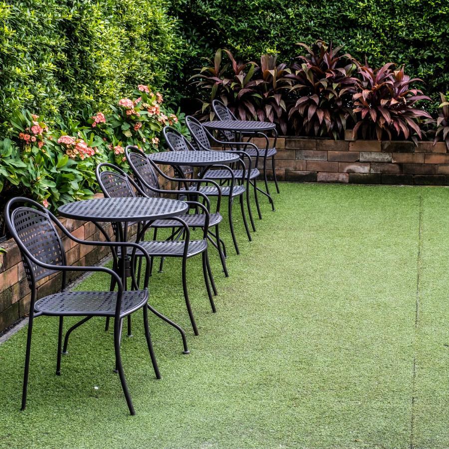 The Airport Courtyard Suvarnabhumi Airport Bangkok Exterior foto Artificial grass
