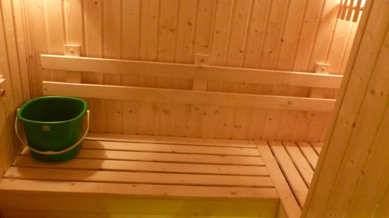 The Airport Courtyard Suvarnabhumi Airport Bangkok Exterior foto A bench in a Finnish sauna