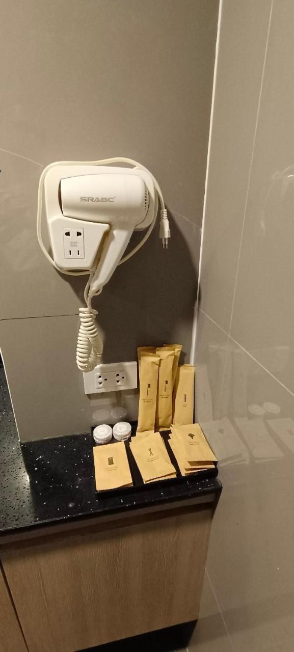 The Airport Courtyard Suvarnabhumi Airport Bangkok Exterior foto A hair dryer in a hotel bathroom
