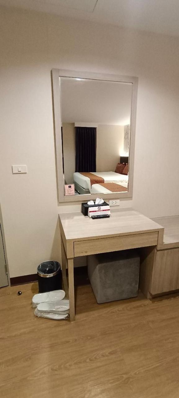 The Airport Courtyard Suvarnabhumi Airport Bangkok Exterior foto A dressing table