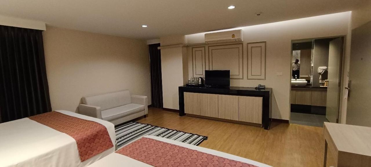 The Airport Courtyard Suvarnabhumi Airport Bangkok Exterior foto A room at the hotel